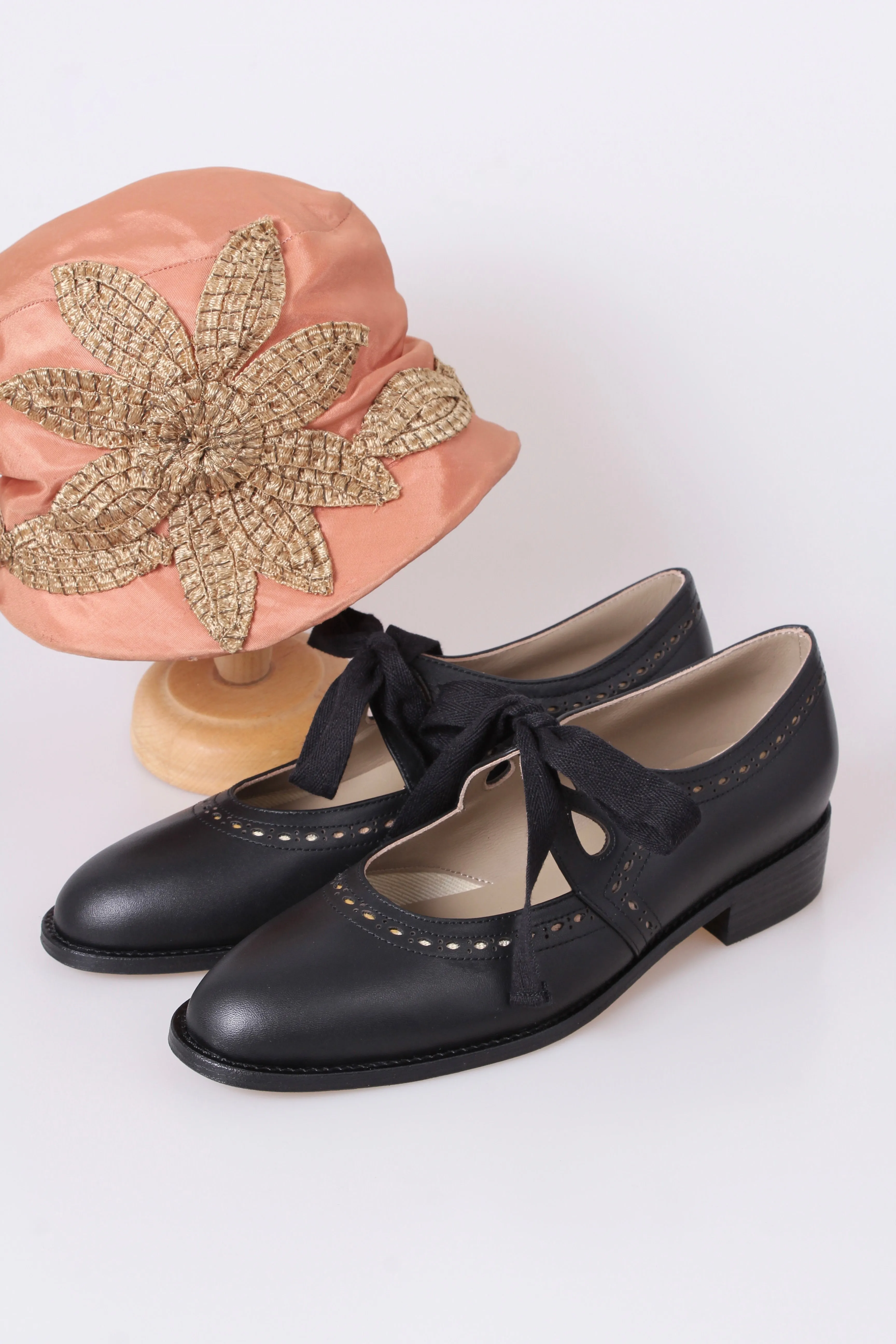20s / early 30s inspired everyday shoes, black - Anna
