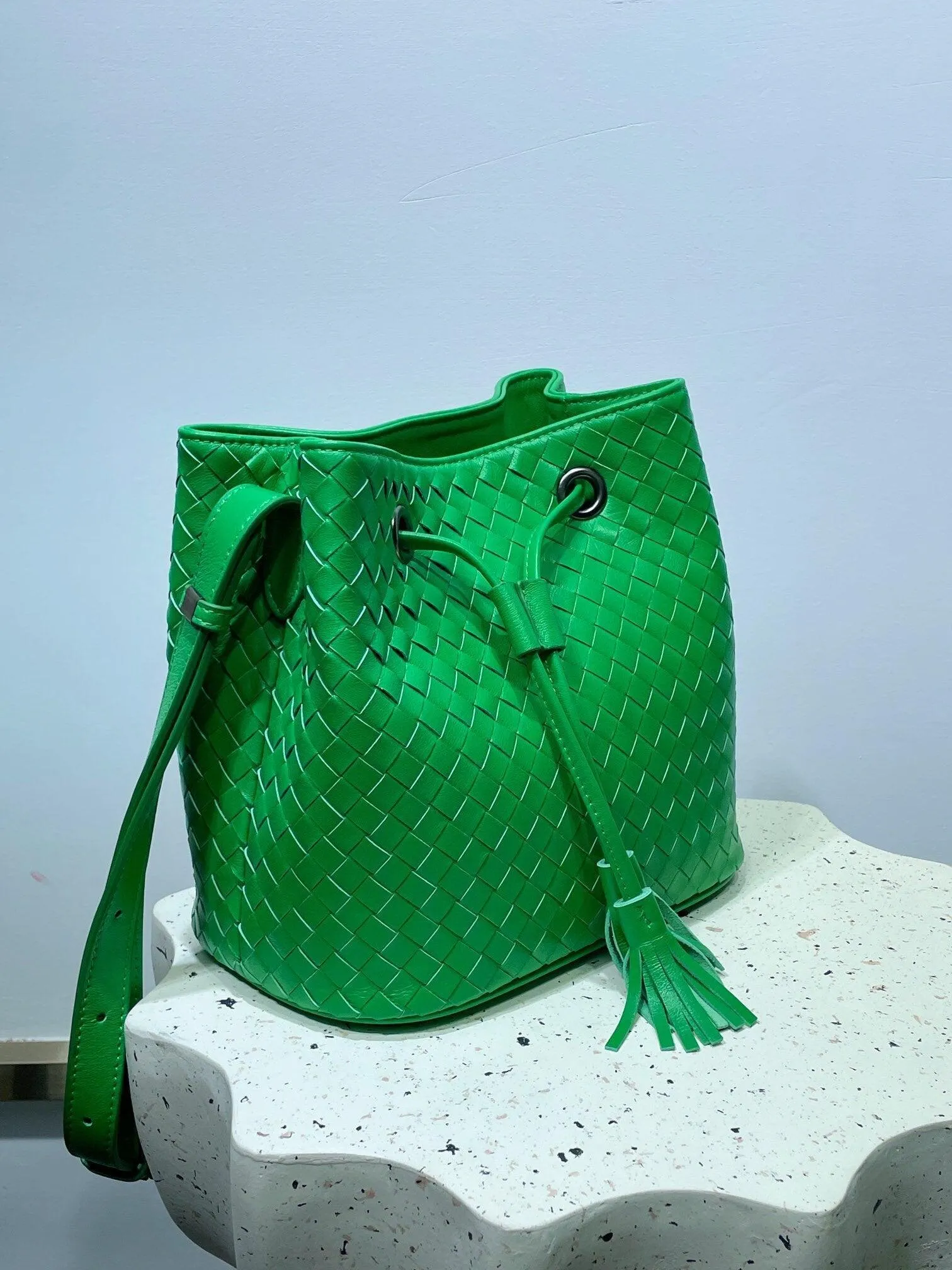 Drawstring Lambskin Leather Bucket bag |  Handwoven Medium Shoulder Purse Women's Cinch Designer Bag, Crossbody Crossover, Must-have Bag